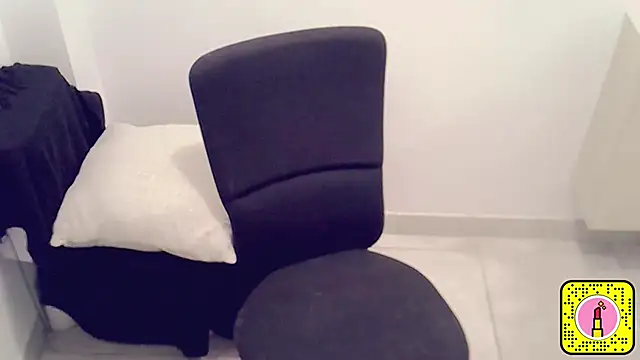 Snapshot of Morgane818181 chatting on 10/31/25, 08:21 Morgane818181 online show from 10/31/25, 08:21