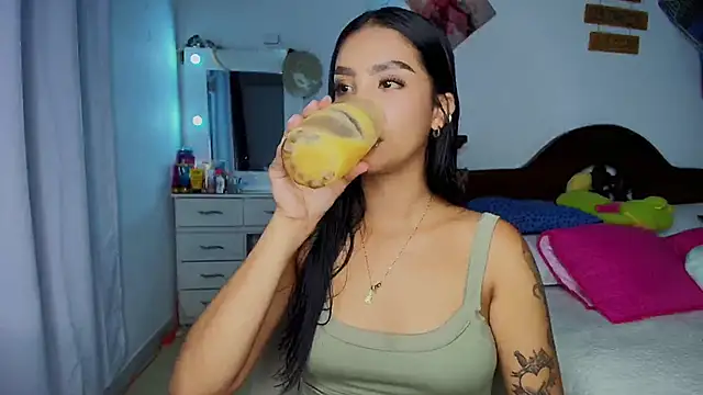 mia yireth online show from 10/16/25, 01:39