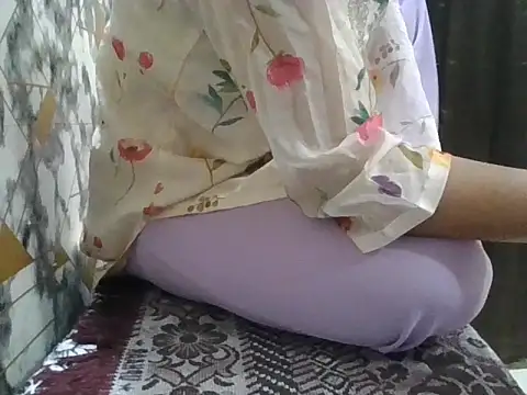 Roshani hoty online show from 03/17/26, 09:45