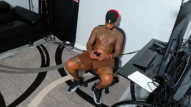 SLANGONDEMHOES online show from 10/30/25, 06:19