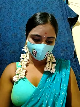 mini-queen online show from 10/31/25, 01:56