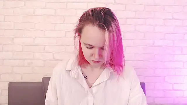 Ericha Stone online show from 12/17/25, 01:33