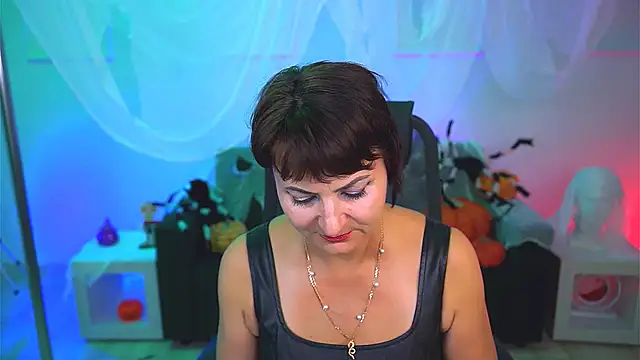 HelenBeler online show from 10/24/25, 12:45