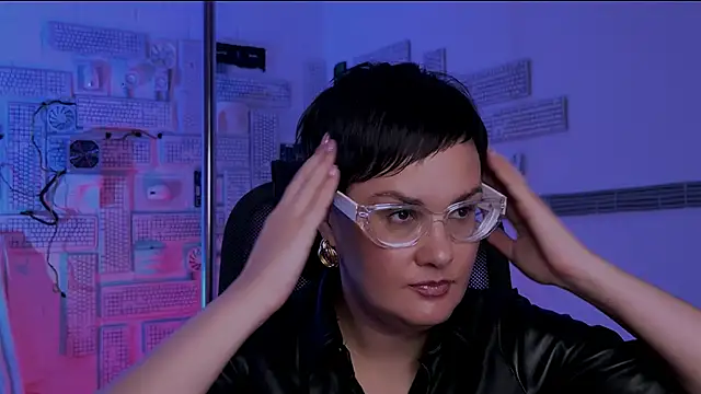 LauraDavidsons online show from 11/12/25, 04:29