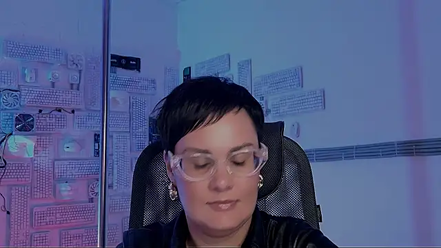 LauraDavidsons online show from 11/14/25, 04:28