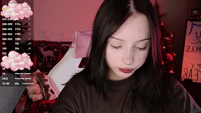 YourLittleDevil online show from 12/17/25, 01:28