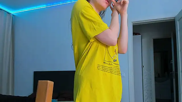 JanetShy online show from 12/21/25, 07:04