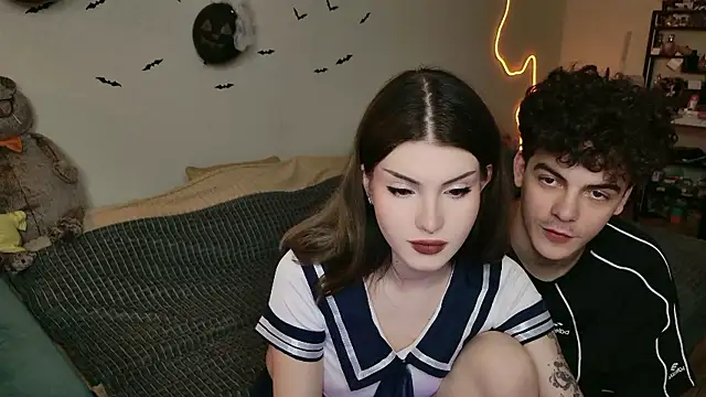 Snapshot of Alice18James chatting on 10/18/25, 07:03 Alice18James online show from 10/18/25, 07:03