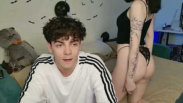 Snapshot of Alice18James chatting on 10/24/25, 09:06 Alice18James online show from 10/24/25, 09:06