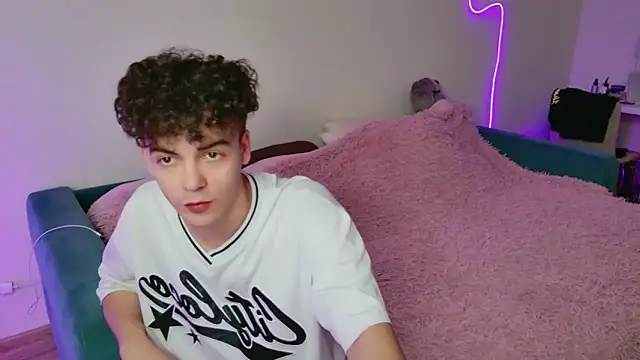 Alice18James online show from 11/07/25, 12:05