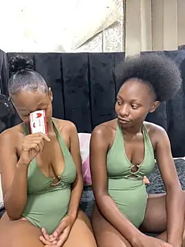 SexyPetitex25 online show from 03/04/26, 08:37