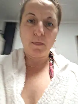 Fluturas2 online show from 12/22/25, 04:09