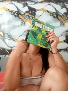 Snapshot of Alisson_Morgann chatting on 11/30/25, 01:04 Alisson Morgann online show from 11/30/25, 01:04