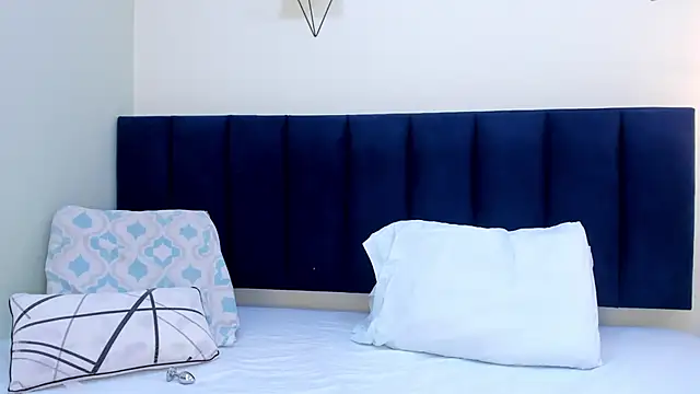 sophieturner mg online show from 05/15/26, 07:10