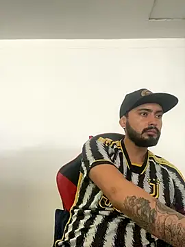 Snapshot of cristopher_wallacee chatting on 10/06/25, 08:39 cristopher wallacee online show from 10/06/25, 08:39