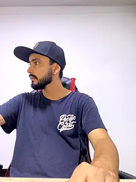 Snapshot of cristopher_wallacee chatting on 10/07/25, 10:18 cristopher wallacee online show from 10/07/25, 10:18