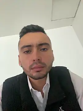 Snapshot of cristopher_wallacee chatting on 10/11/25, 07:34 cristopher wallacee online show from 10/11/25, 07:34