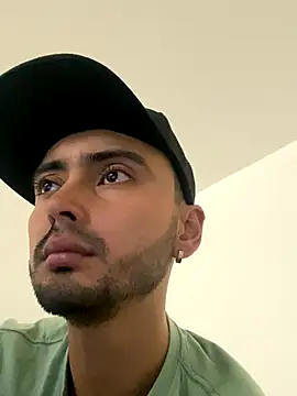 Snapshot of cristopher_wallacee chatting on 10/13/25, 08:09 cristopher wallacee online show from 10/13/25, 08:09