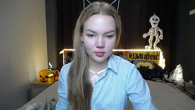 Snapshot of StellaLight chatting on 10/20/25, 12:16 StellaLight online show from 10/20/25, 12:16