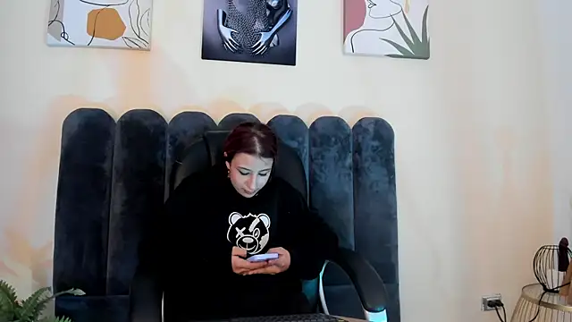 Snapshot of Cristalfoxy_ chatting on 06/11/26, 12:32 Cristalfoxy online show from 06/11/26, 12:32