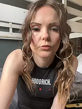 SexyLoLoUK online show from 05/18/26, 09:15