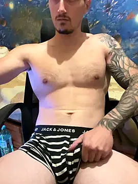 fronkie9384 online show from 10/04/25, 05:00