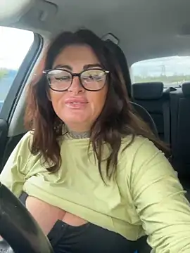 Snapshot of IrishmilfAnna chatting on 04/21/26, 12:33 IrishmilfAnna online show from 04/21/26, 12:33