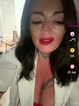 Snapshot of IrishmilfAnna chatting on 05/16/26, 07:45 IrishmilfAnna online show from 05/16/26, 07:45