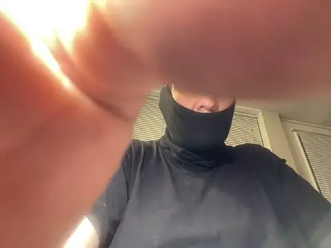 Snapshot of J3tbl4ck chatting on 10/08/25, 10:57 J3tbl4ck online show from 10/08/25, 10:57