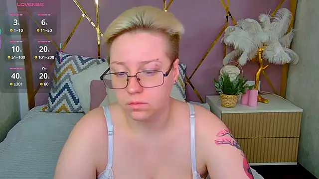 AlexandraGreen online show from 12/13/25, 09:09