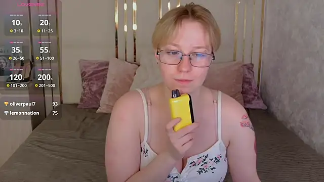 Snapshot of AlexandraGreen chatting on 05/16/26, 01:02 AlexandraGreen online show from 05/16/26, 01:02