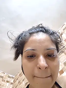 QUEEN-ADITI online show from 11/21/25, 02:38