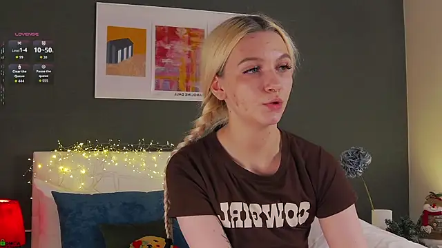 SaraHearts online show from 12/20/25, 02:57