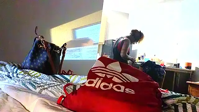 CinnaCakesss online show from 10/30/25, 06:41