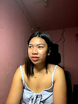 Snapshot of aniya_04 chatting on 10/26/25, 10:04 aniya 04 online show from 10/26/25, 10:04