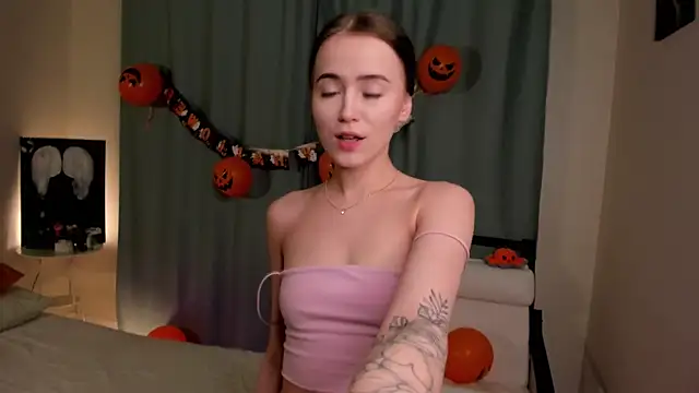 Chloeee4200 online show from 11/02/25, 01:35