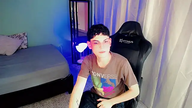 dilan hott  online show from 09/20/25, 08:43