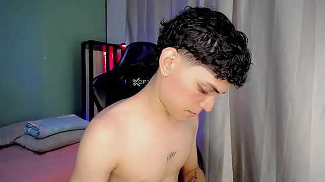 dilan hott  online show from 11/14/25, 08:29