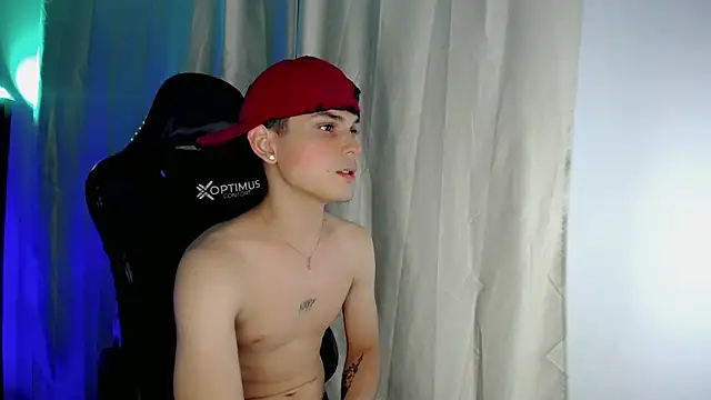 dilan hott  online show from 11/25/25, 08:42