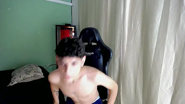 dilan hott  online show from 11/27/25, 07:49