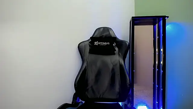 dilan hott  online show from 12/01/25, 07:41