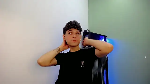 dilan hott  online show from 12/04/25, 05:32