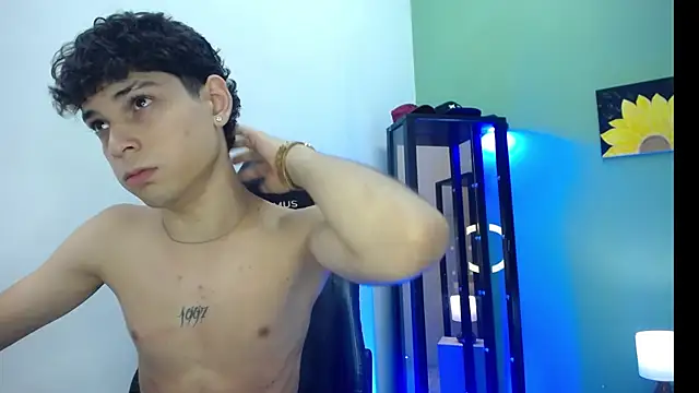 dilan hott  online show from 12/19/25, 03:41