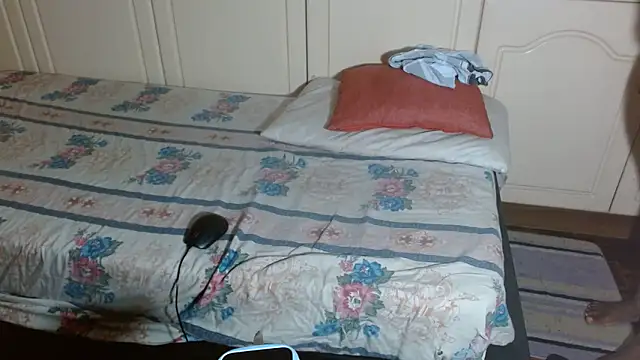 Snapshot of xfoxybrownxx chatting on 09/19/25, 06:41 xfoxybrownxx online show from 09/19/25, 06:41