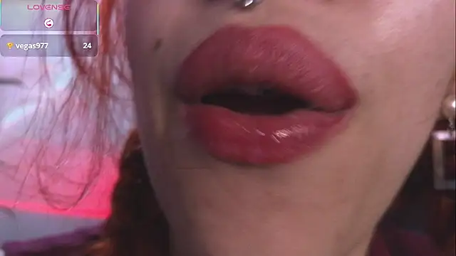 bri von dhara   online show from 11/17/25, 03:18