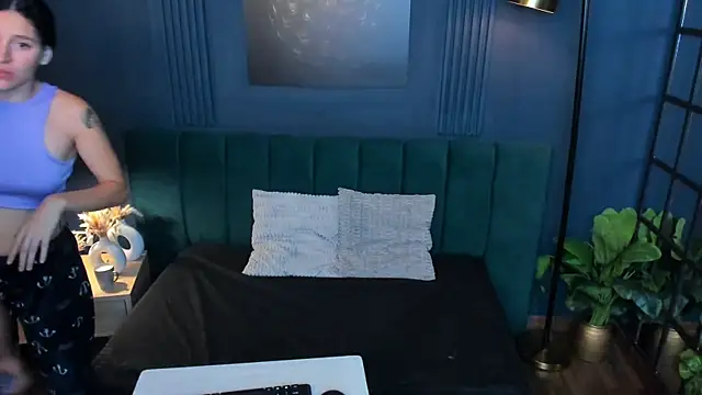 aliceandsia online show from 09/10/25, 03:39