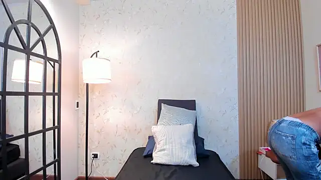 aliceandsia online show from 01/12/26, 04:23