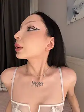Lina Thornton  online show from 05/18/26, 04:13