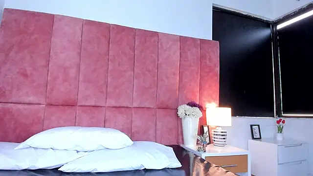 kittyy milk 001 online show from 12/18/25, 07:42