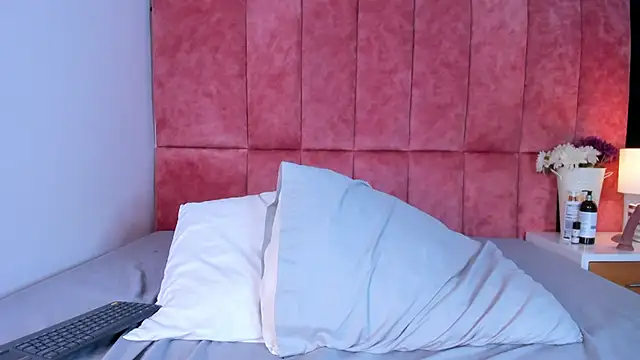 kittyy milk 001 online show from 01/09/26, 08:32